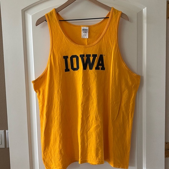 Vintage university of Iowa gold men’s XL Hawkeyes Tank Top muscle‎ shirt - Picture 1 of 6